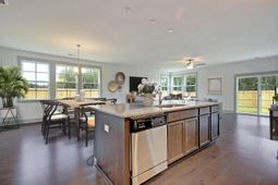 221 Creek Pointe Drive photo 4