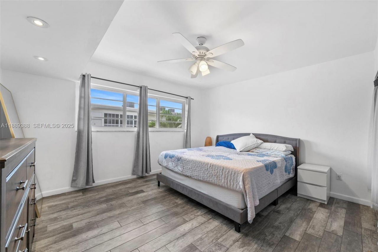 2858 Pine Tree Dr, Unit 5, Miami Beach, FL 33140 Photo