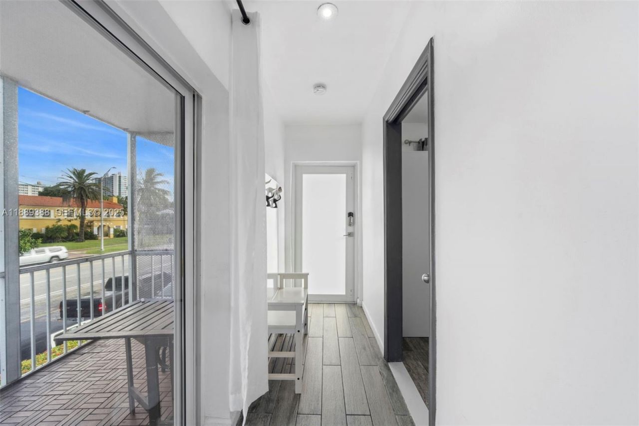 2858 Pine Tree Dr, Unit 5, Miami Beach, FL 33140 Photo