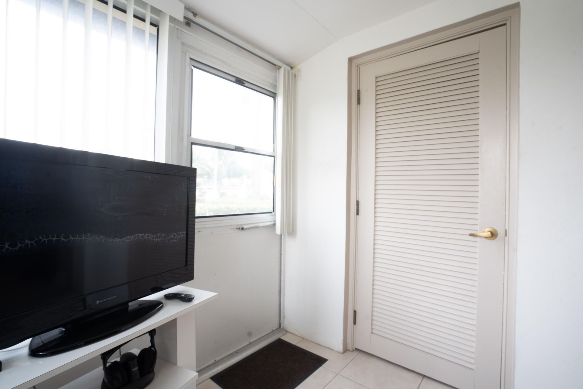 2822 Crosley Drive W, Unit B, West Palm Beach, FL 33415 Photo