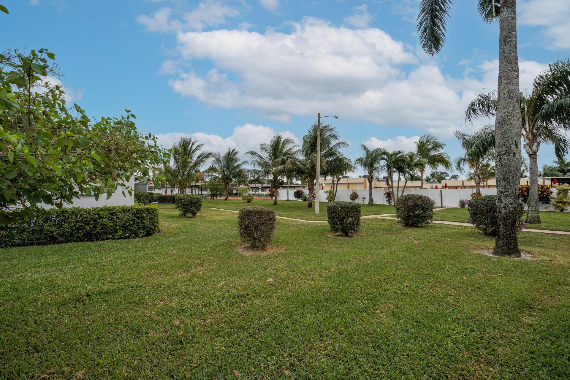 2822 Crosley Drive W, Unit B, West Palm Beach, FL 33415 Photo