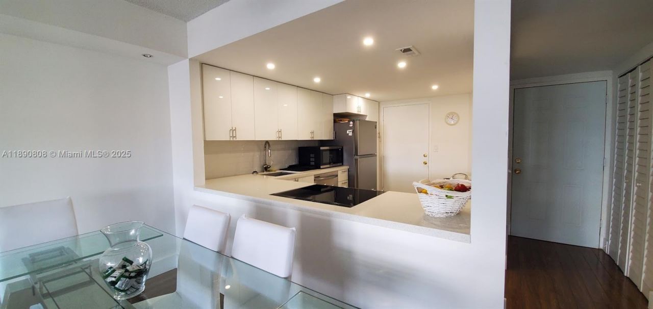 1351 NE Miami Gardens Dr, Unit 202E, Miami, FL 33179 Photo