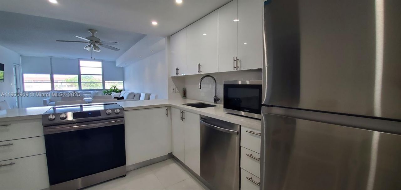 1351 NE Miami Gardens Dr, Unit 202E, Miami, FL 33179 Photo