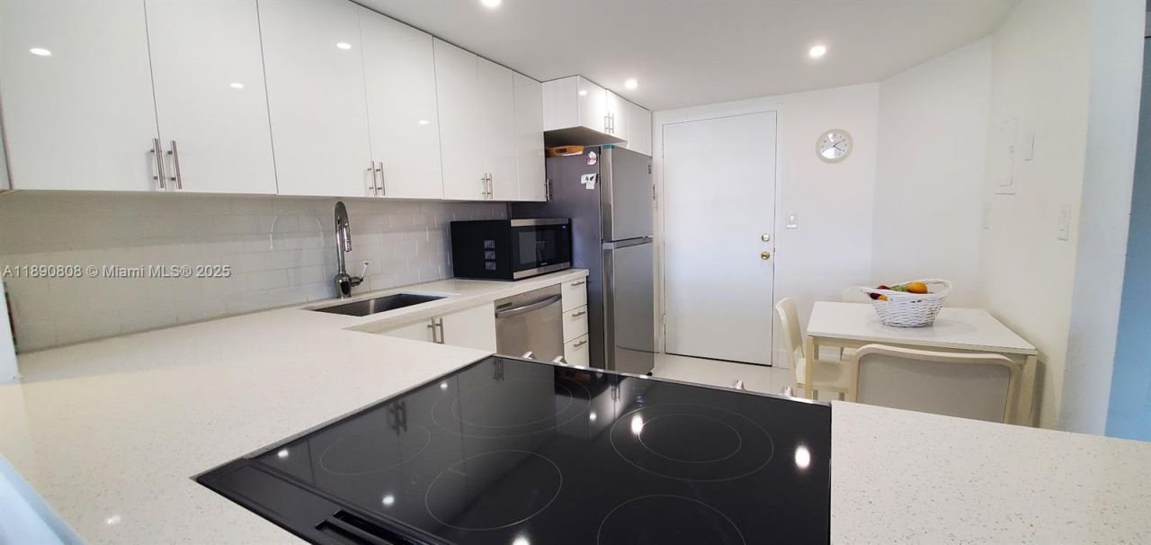 1351 NE Miami Gardens Dr, Unit 202E, Miami, FL 33179 Photo