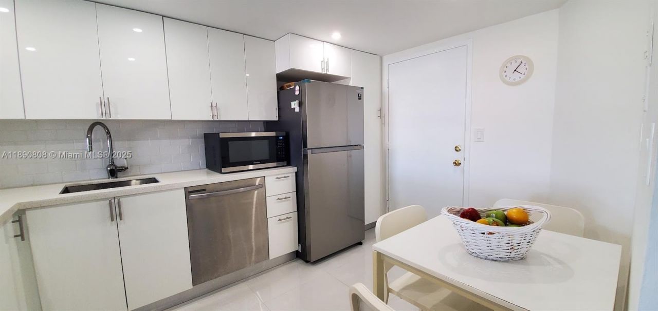 1351 NE Miami Gardens Dr, Unit 202E, Miami, FL 33179 Photo