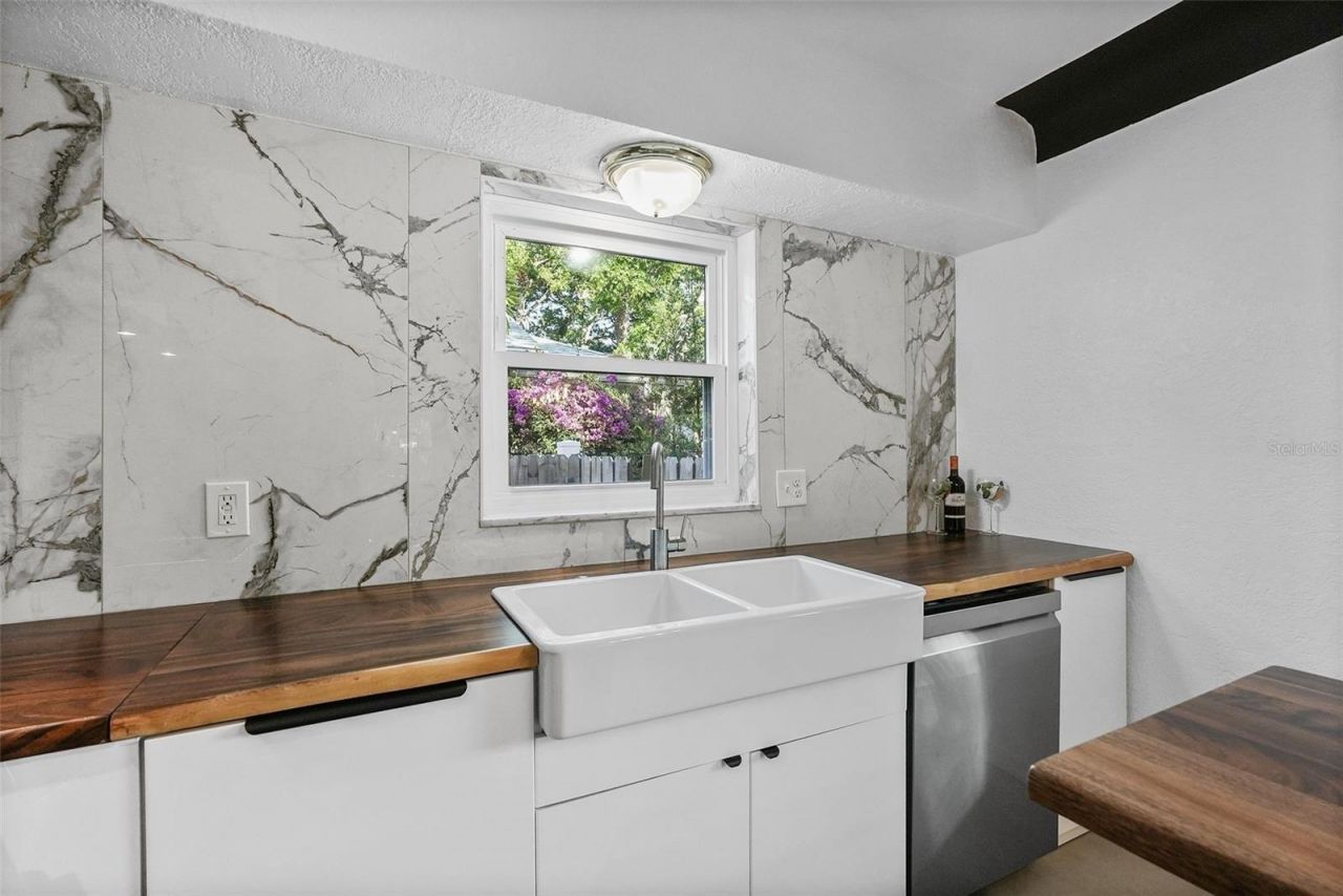 3027 Burlington Avenue N, Saint Petersburg, FL 33713 Photo