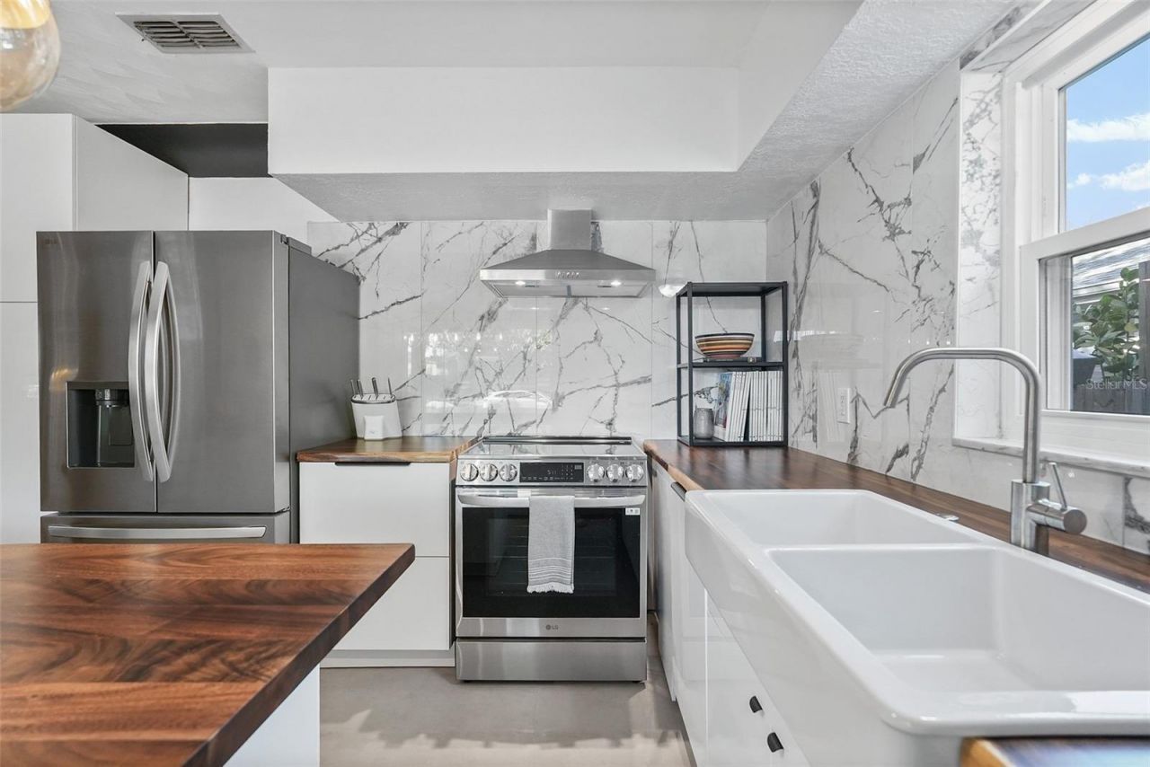 3027 Burlington Avenue N, Saint Petersburg, FL 33713 Photo