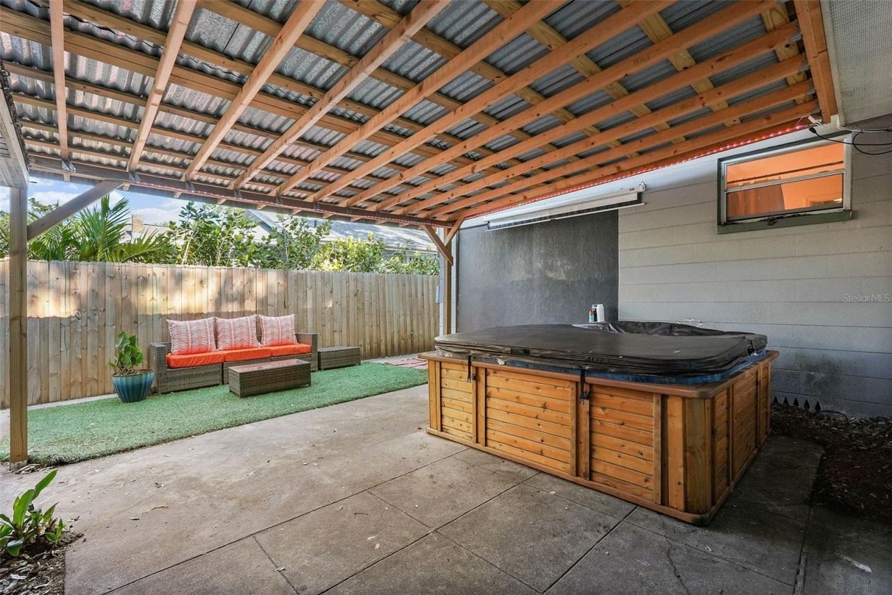 3027 Burlington Avenue N, Saint Petersburg, FL 33713 Photo