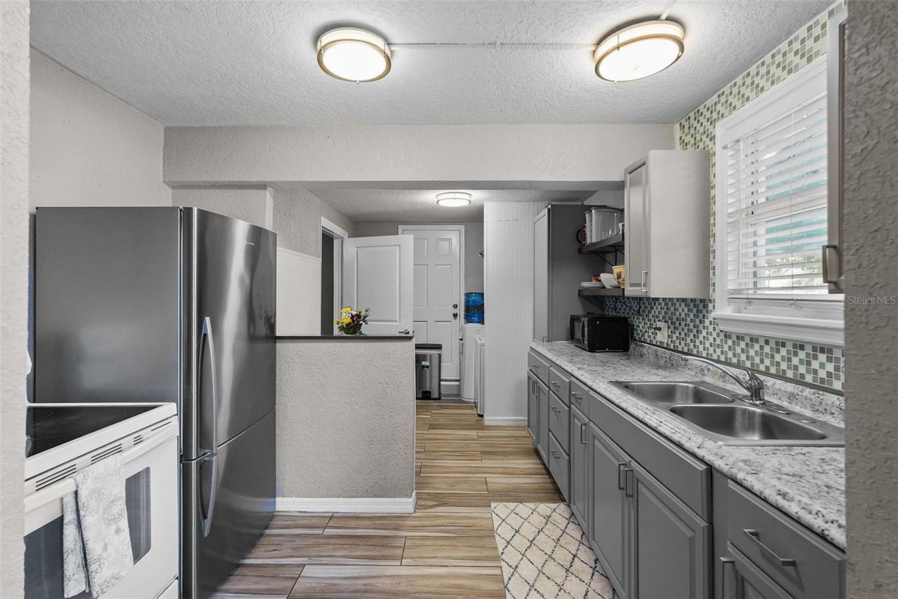 3027 Burlington Avenue N, Saint Petersburg, FL 33713 Photo