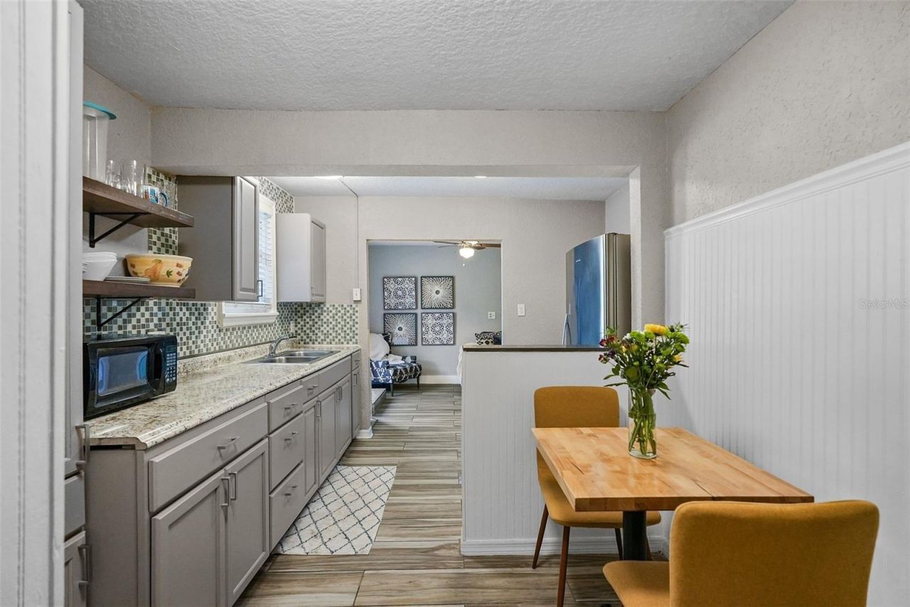 3027 Burlington Avenue N, Saint Petersburg, FL 33713 Photo