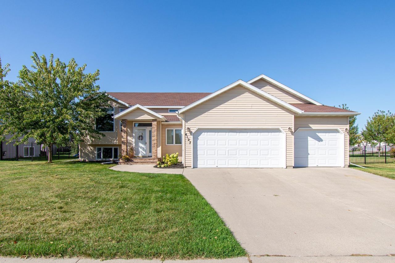 4127 52nd Street S, Fargo, ND 58104 Main Photo