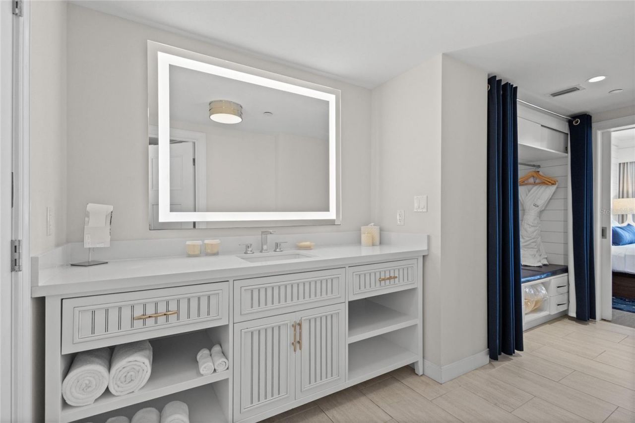 230 Sands Point Road, Unit 3205, Longboat Key, FL 34228 Photo