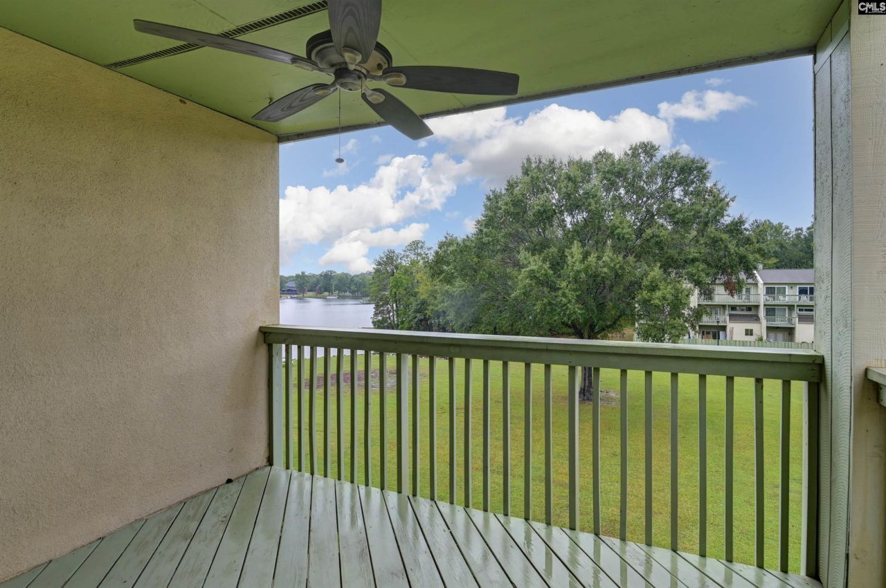 806 Village Lane Photo 15