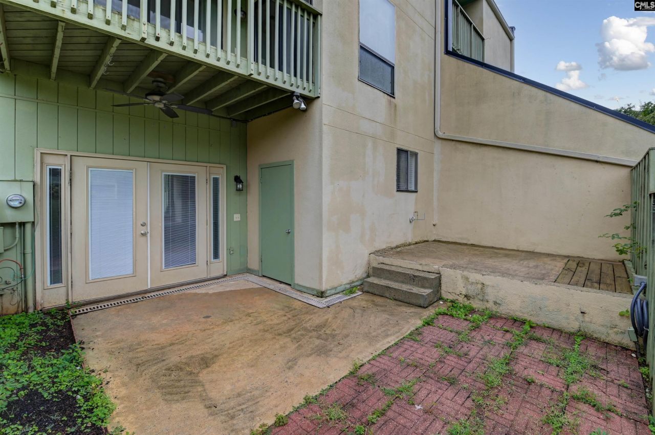 806 Village Lane Photo 18