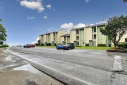 806 Village Lane photo 4