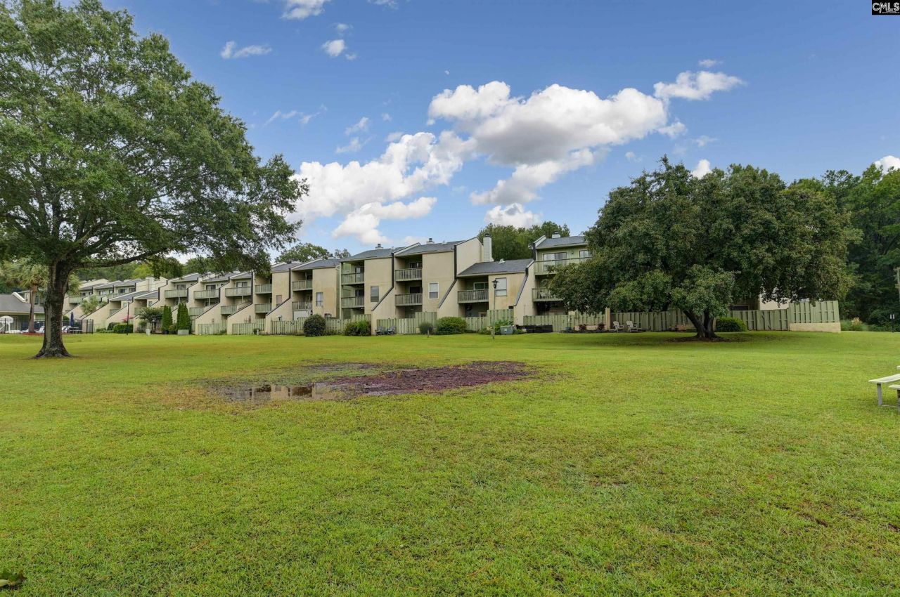 806 Village Lane Photo 21