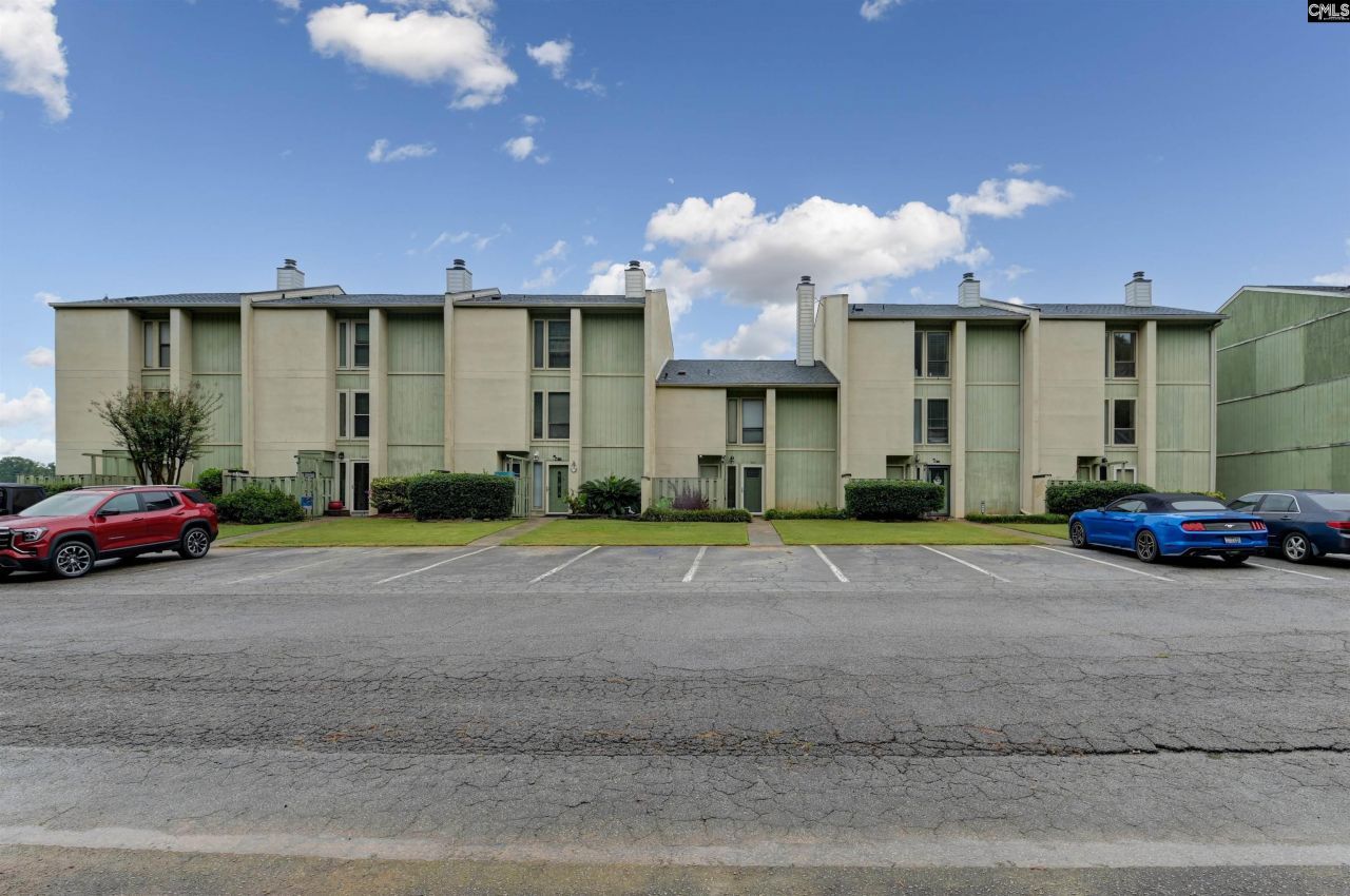 806 Village Lane Photo 23