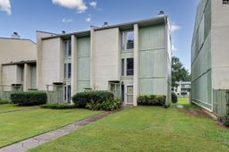 806 Village Lane photo 4