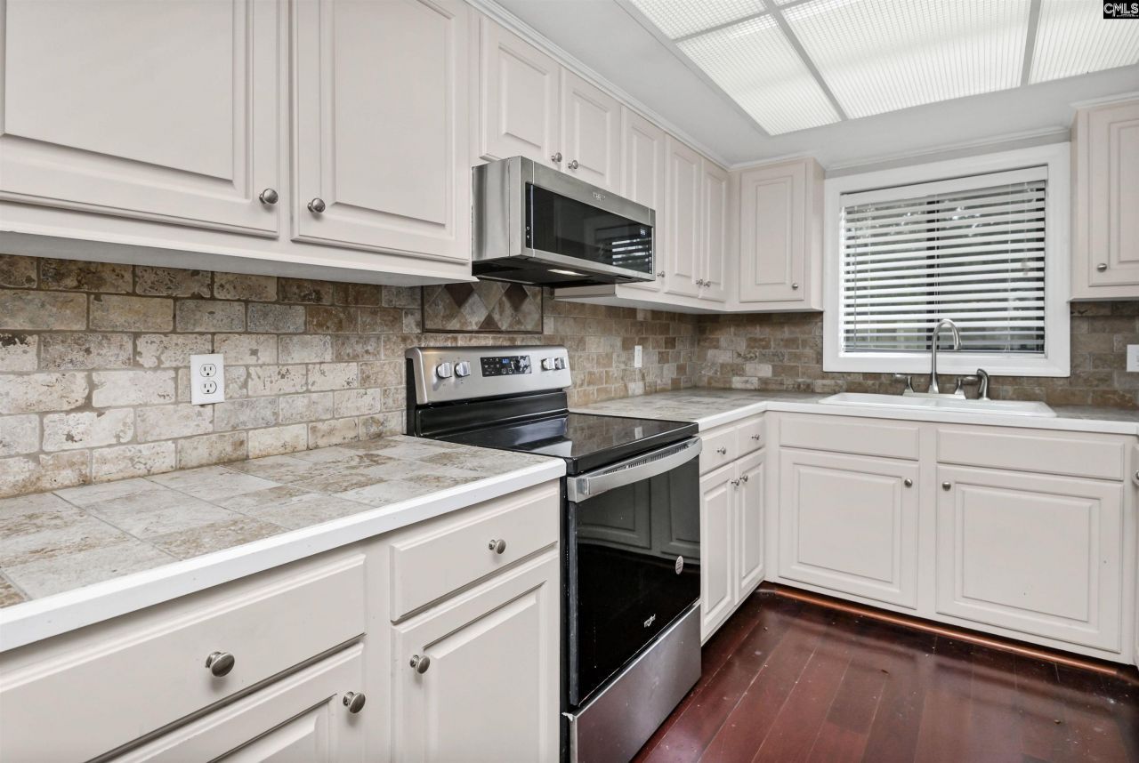 806 Village Lane Photo 33