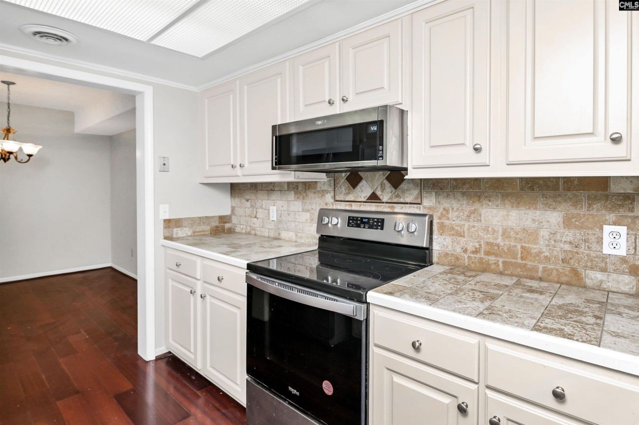 806 Village Lane Photo 34