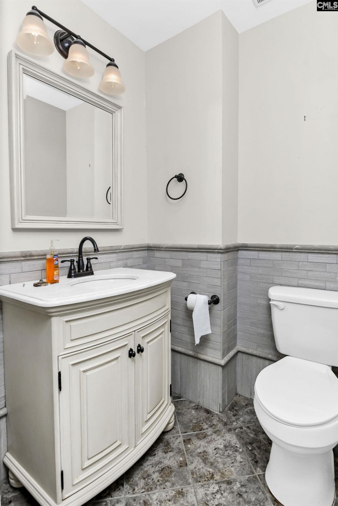 806 Village Lane Photo 35