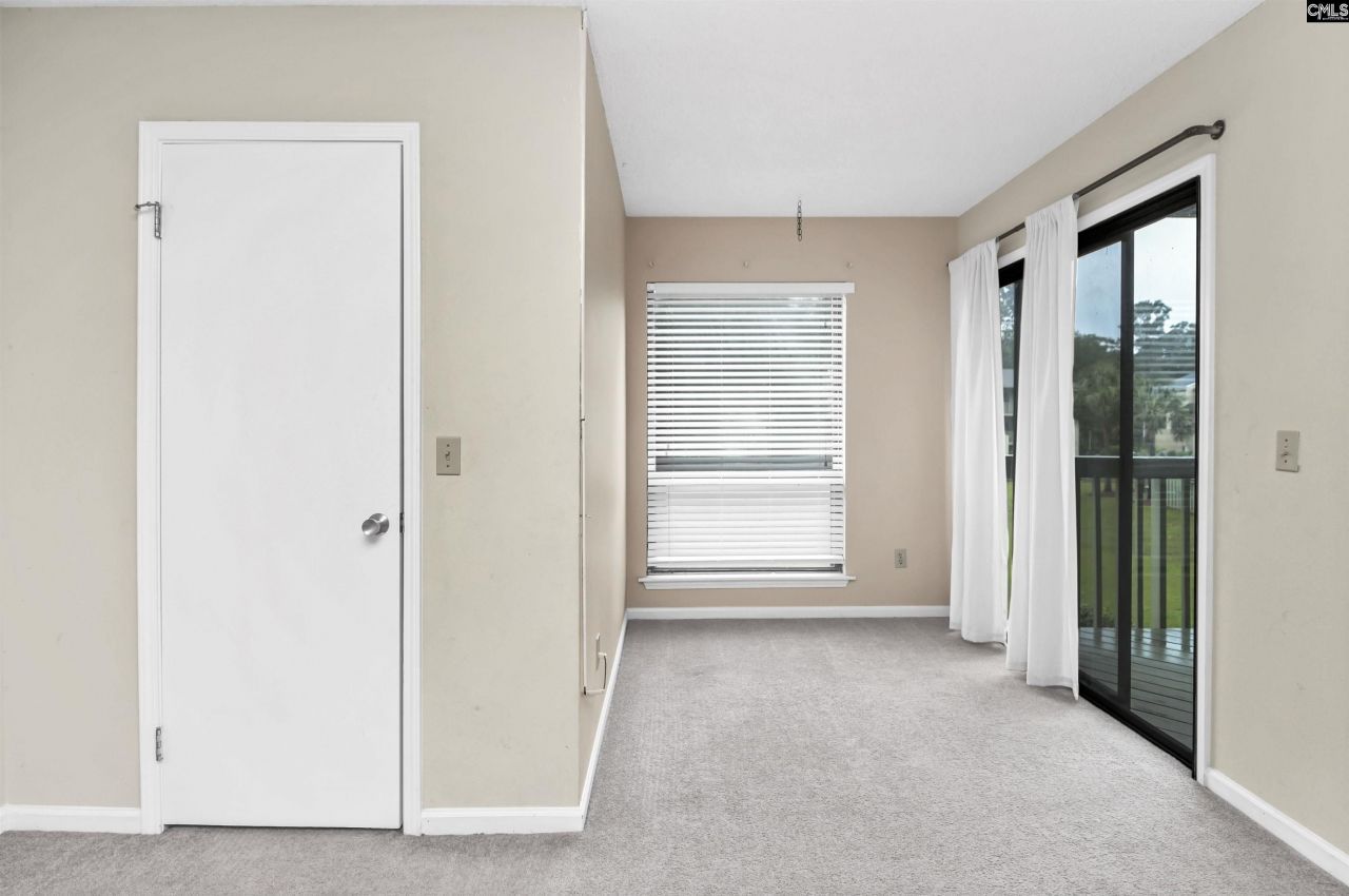 806 Village Lane Photo 39