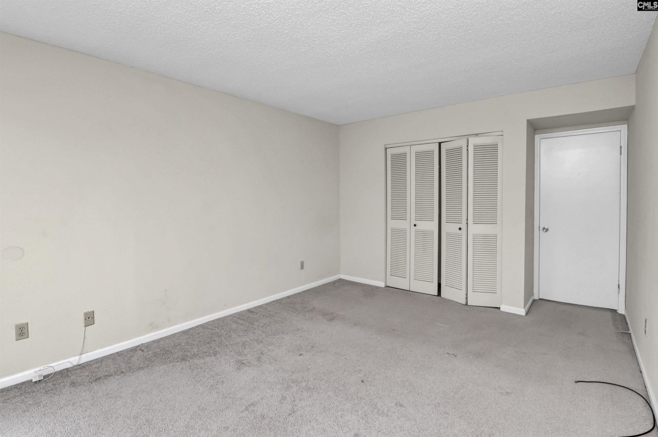 806 Village Lane Photo 44