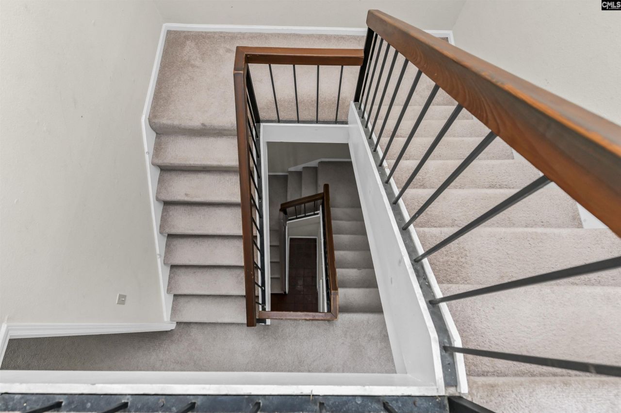 806 Village Lane Photo 45