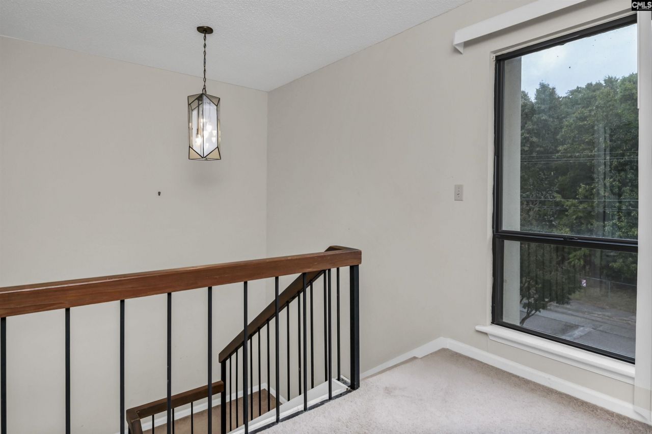 806 Village Lane Photo 46