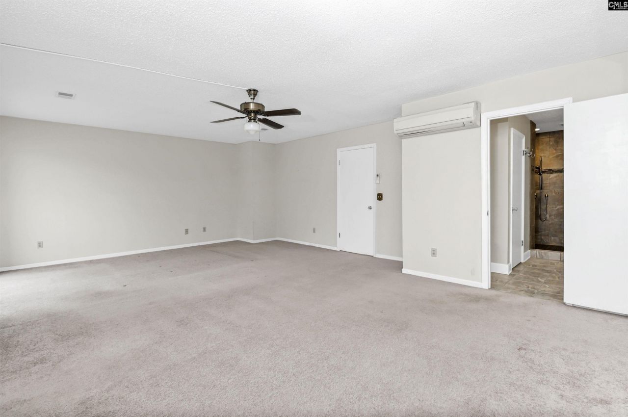 806 Village Lane Photo 48