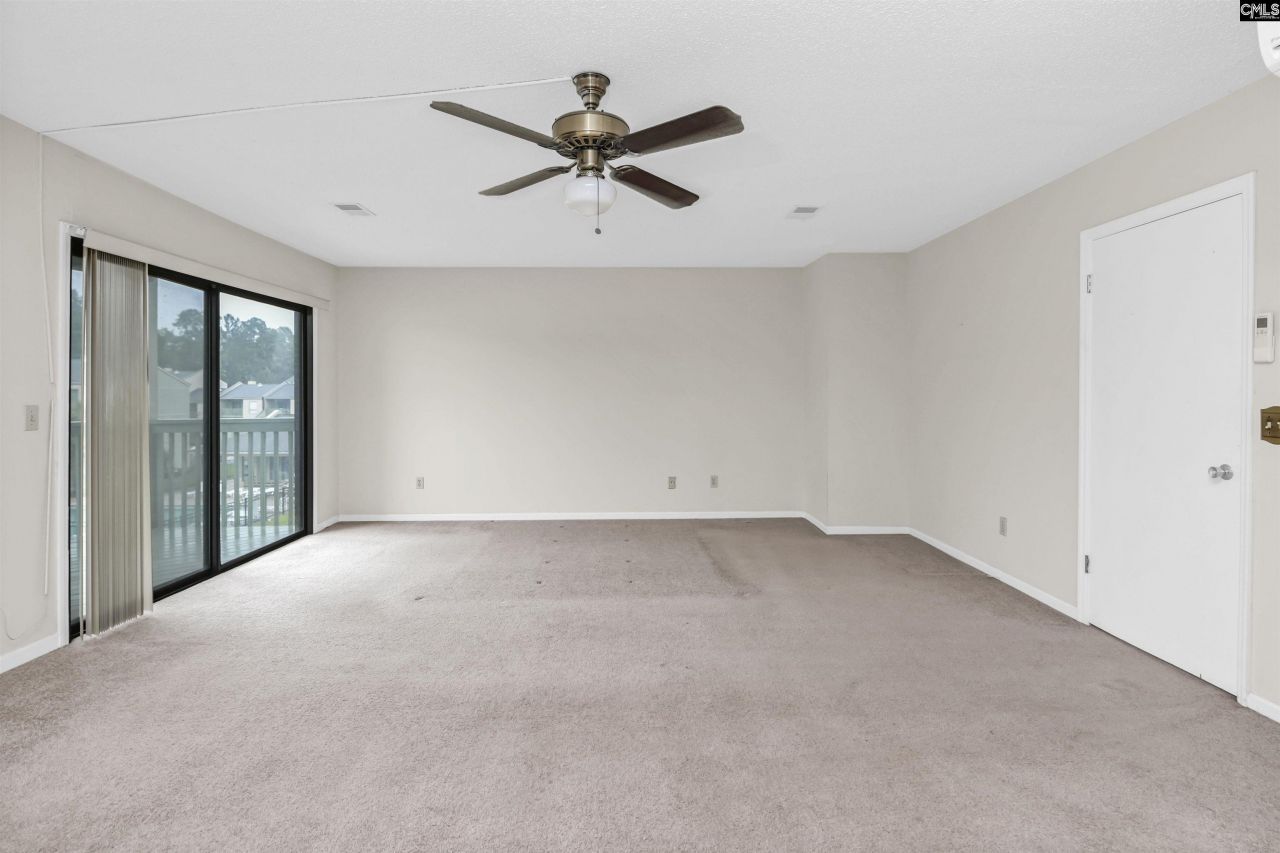 806 Village Lane Photo 49