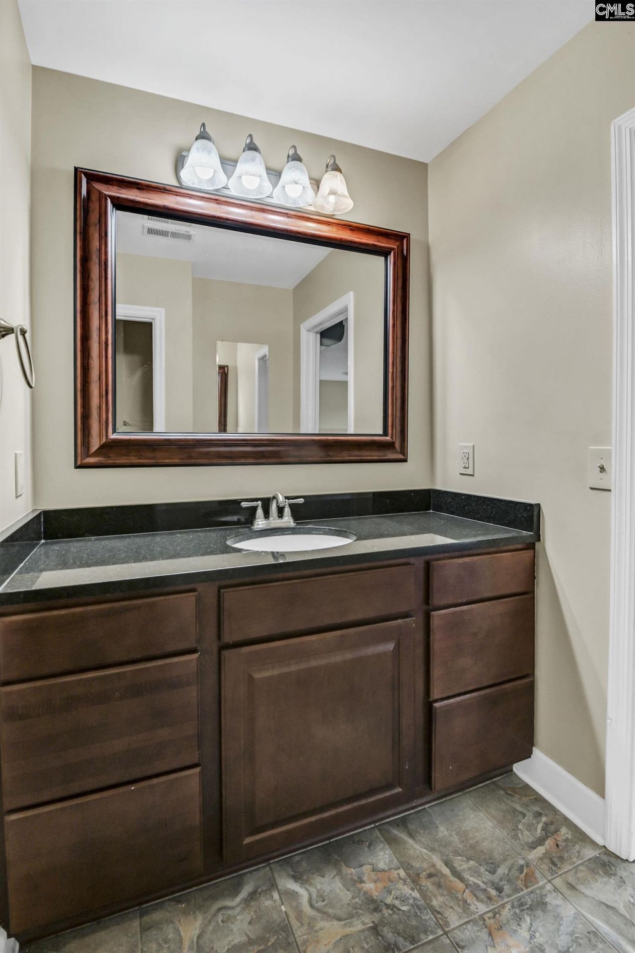 806 Village Lane Photo 56