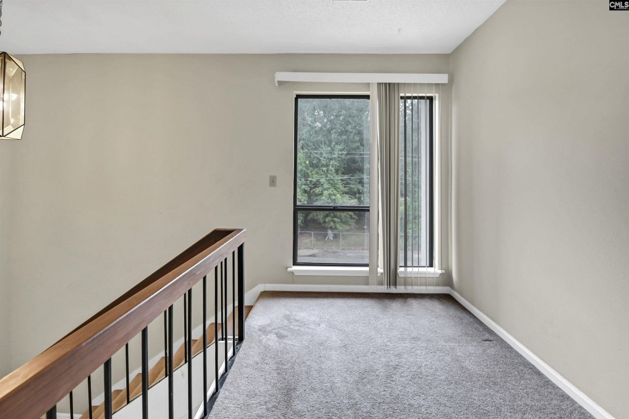 806 Village Lane Photo 57