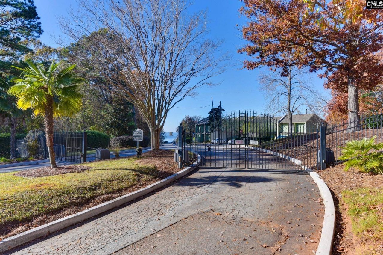 806 Village Lane Photo 62