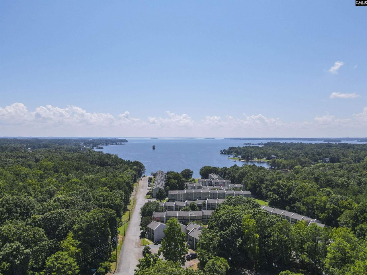 806 Village Lane Photo 64