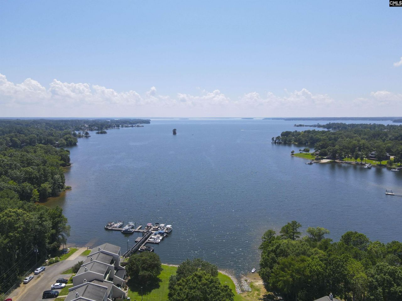 806 Village Lane Photo 68