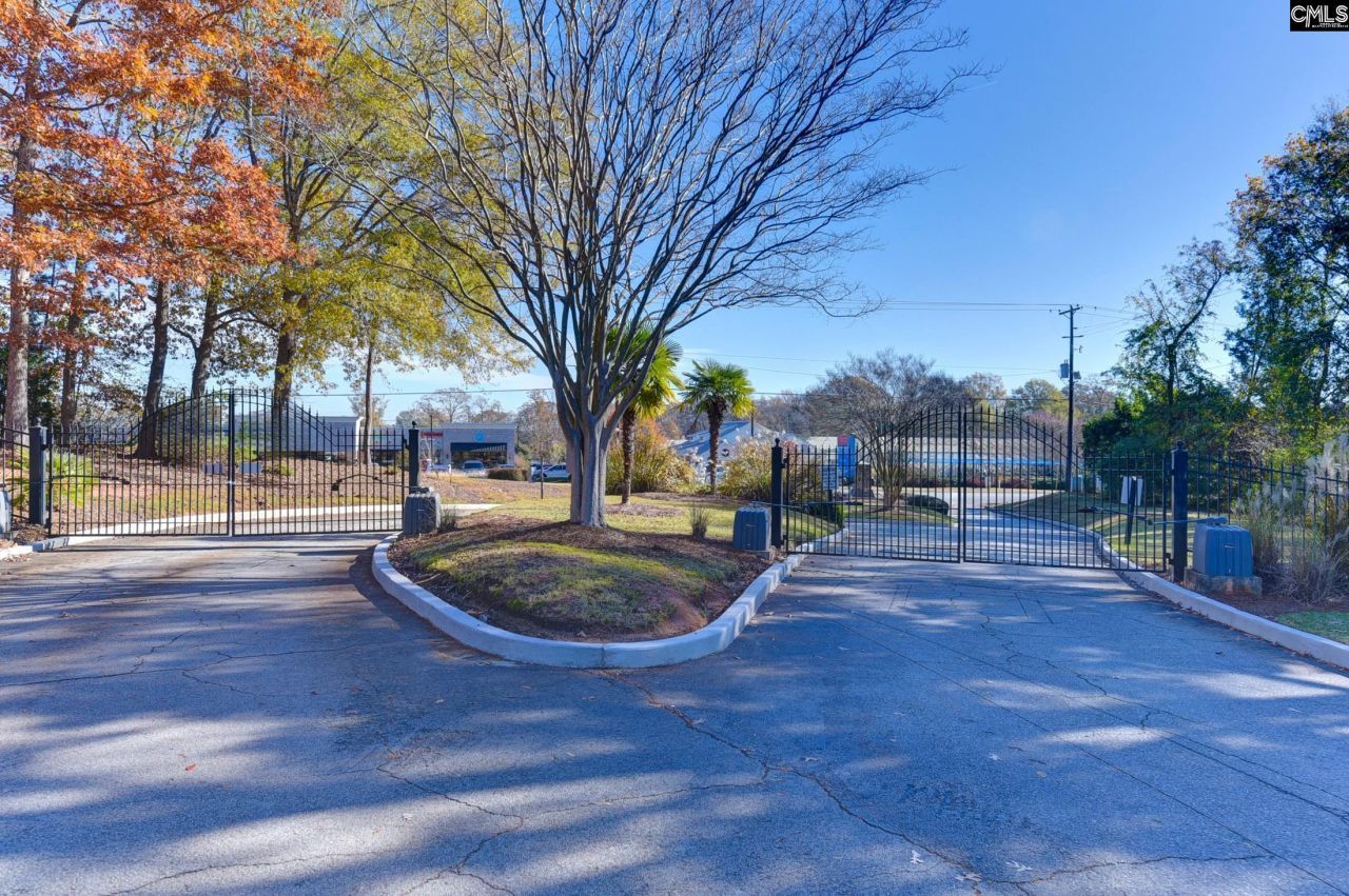 806 Village Lane Photo 72