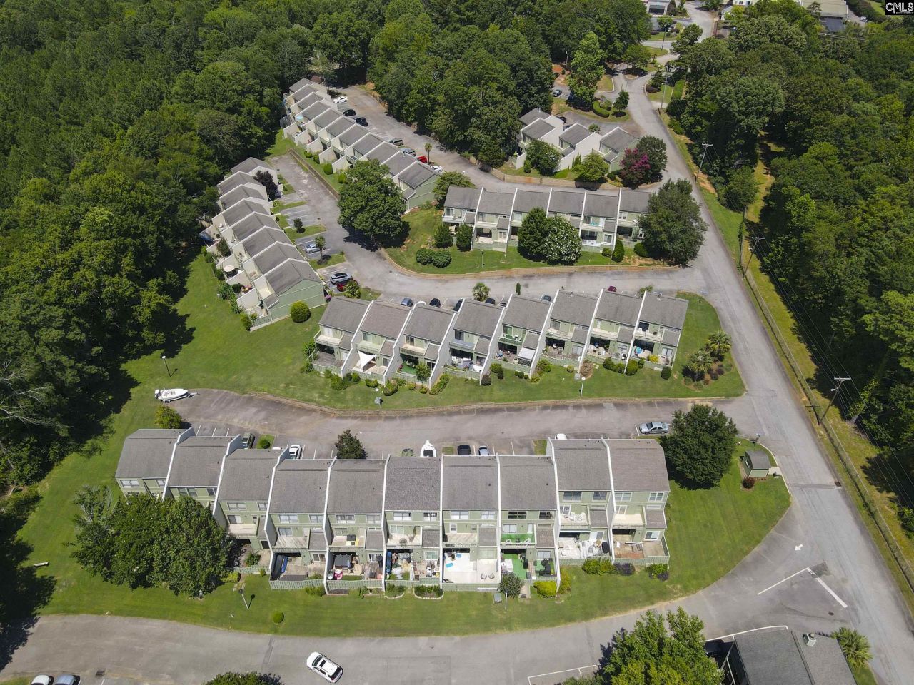 806 Village Lane Photo 73