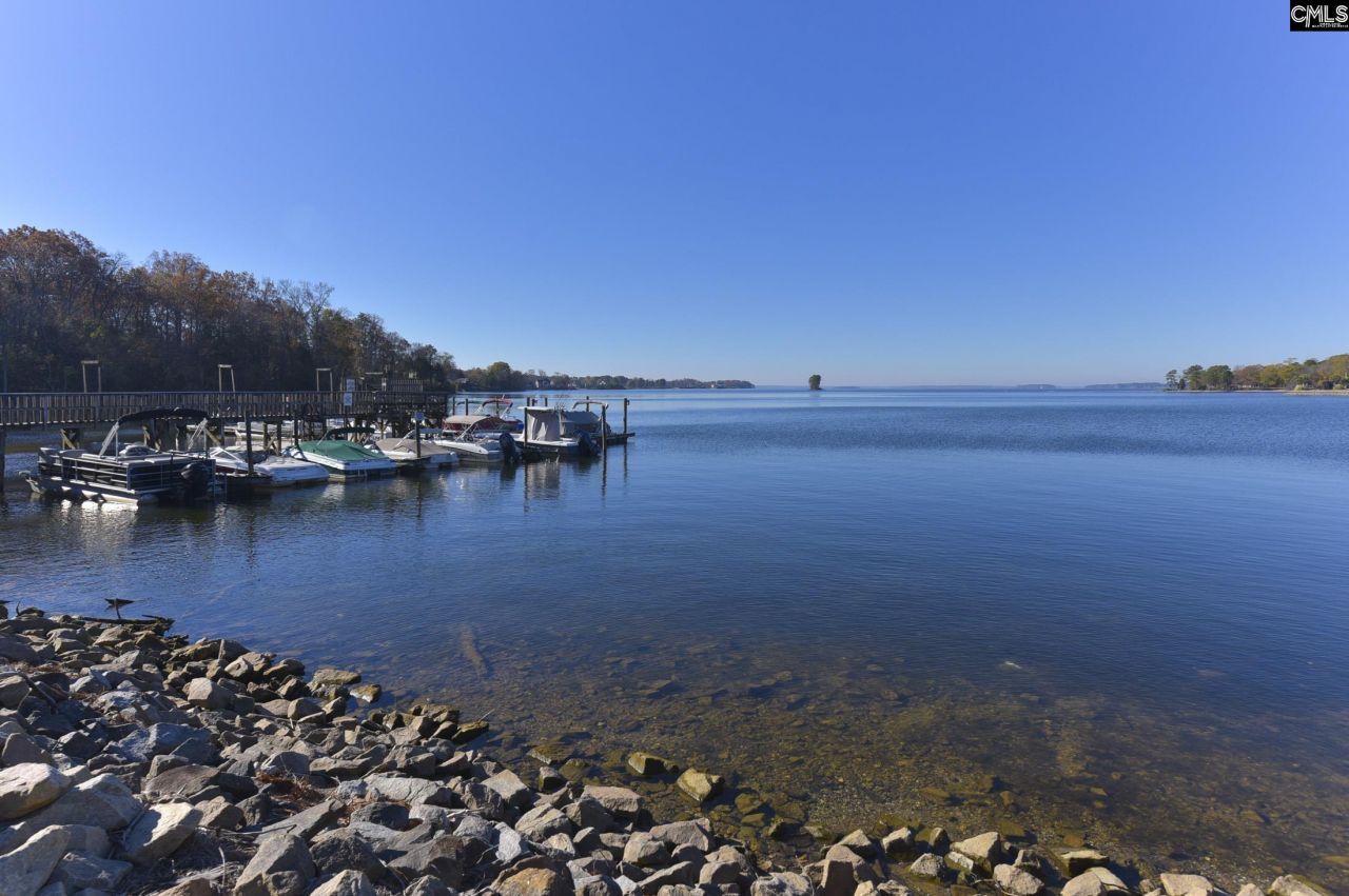 806 Village Lane Photo 75