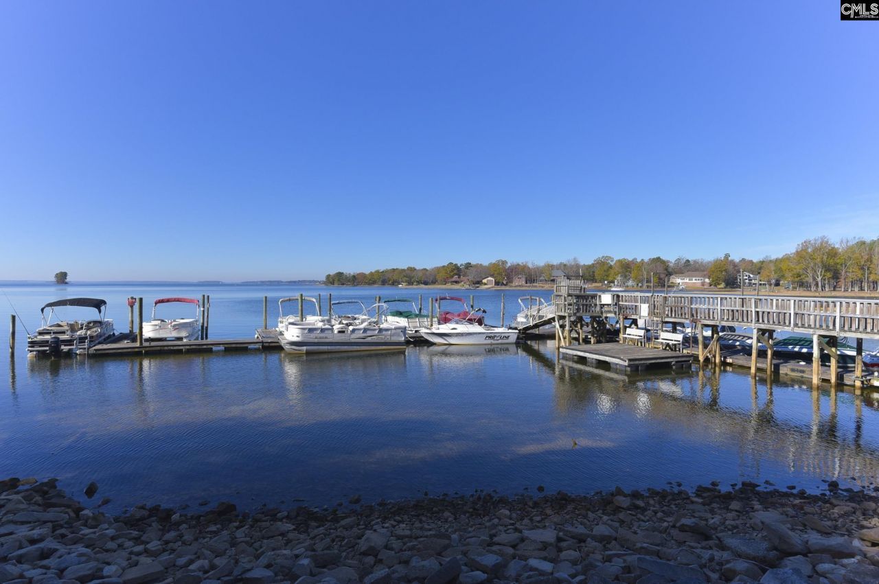 806 Village Lane Photo 78