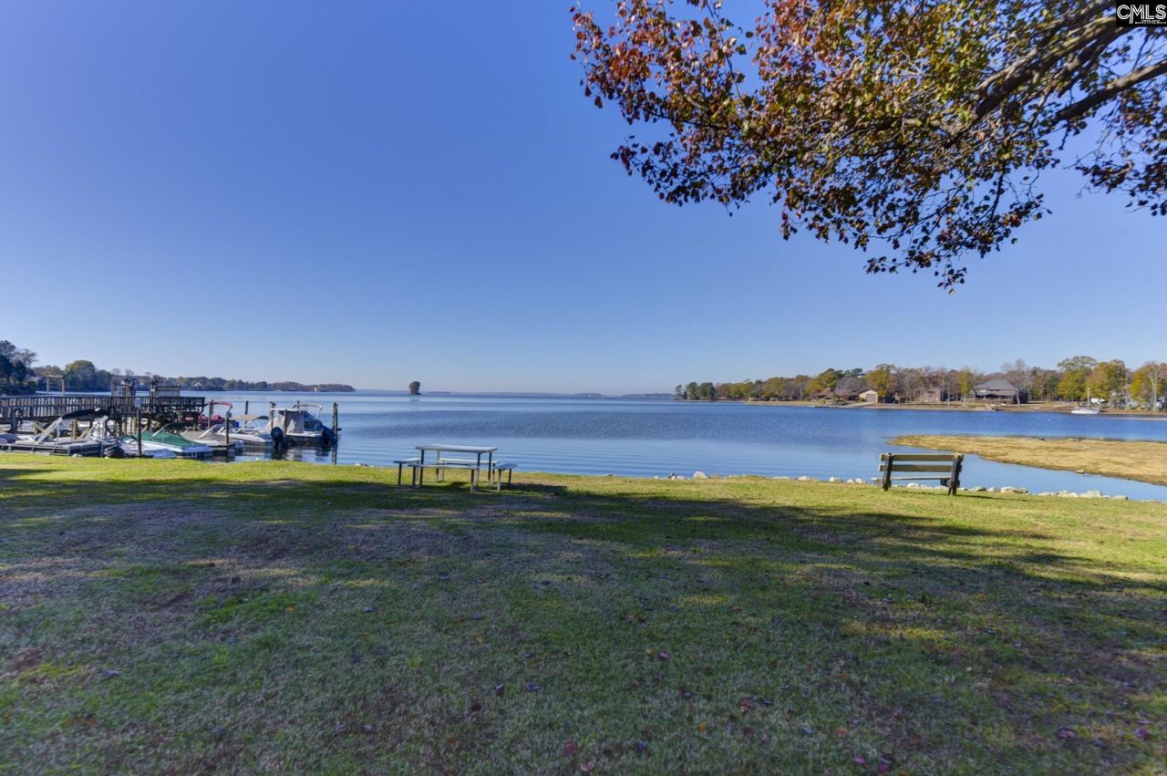 806 Village Lane Photo 81