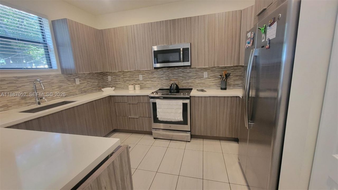 8860 NW 103rd Path, Doral, FL 33178 Photo