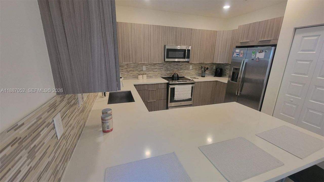 8860 NW 103rd Path, Doral, FL 33178 Photo