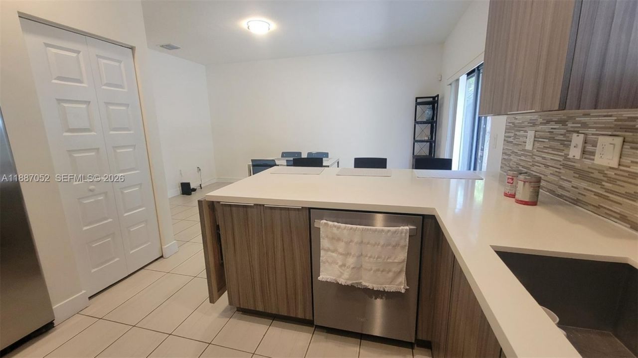 8860 NW 103rd Path, Doral, FL 33178 Photo