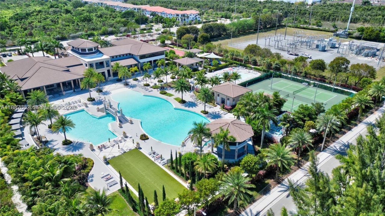 8860 NW 103rd Path, Doral, FL 33178 Photo