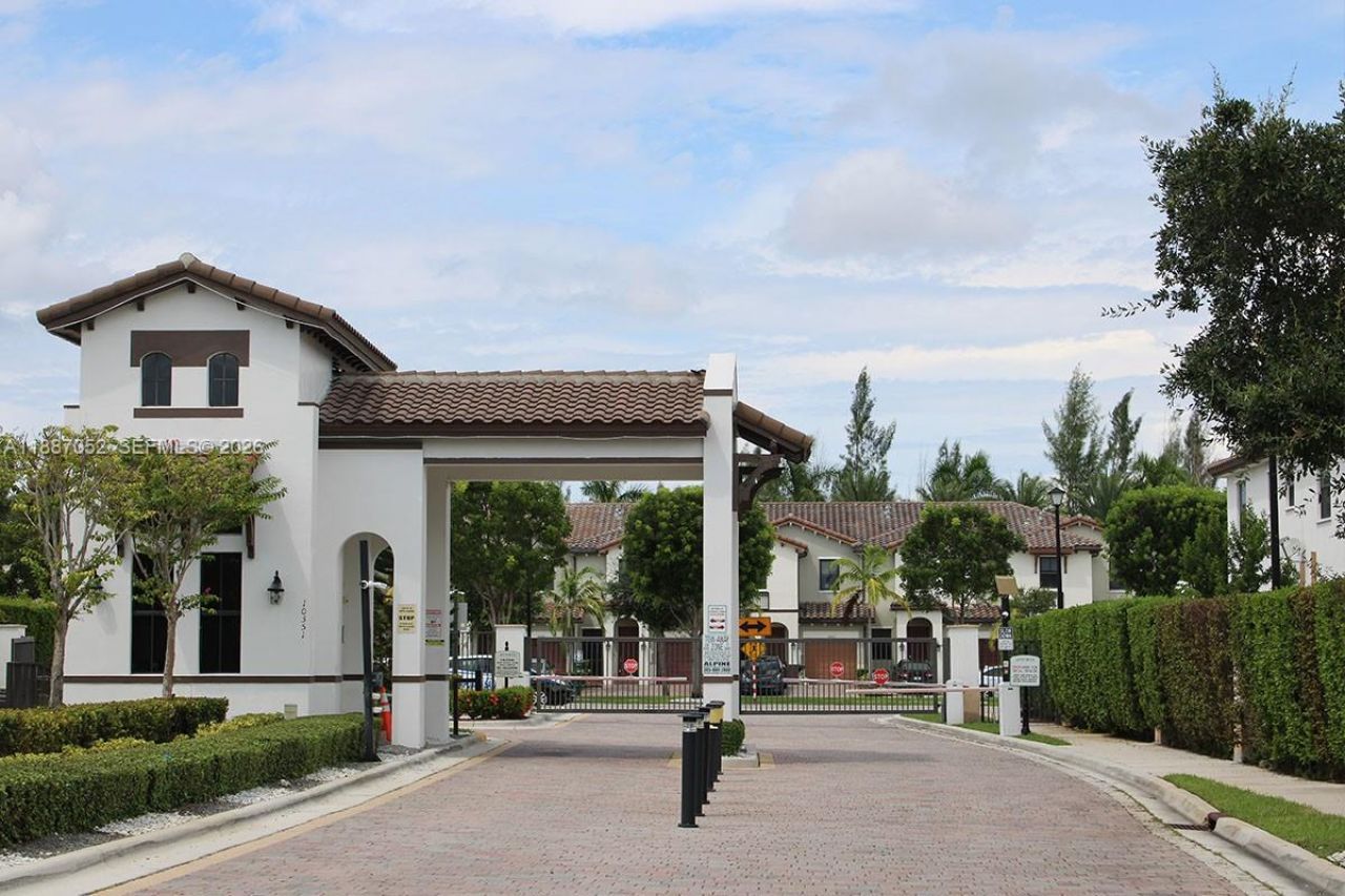 8860 NW 103rd Path, Doral, FL 33178 Photo