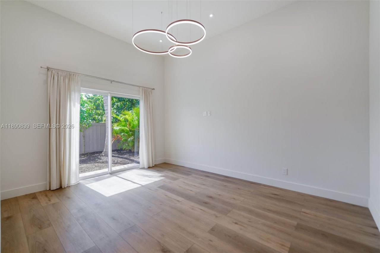 635 SW 9th St, Hallandale Beach, FL 33009 Photo