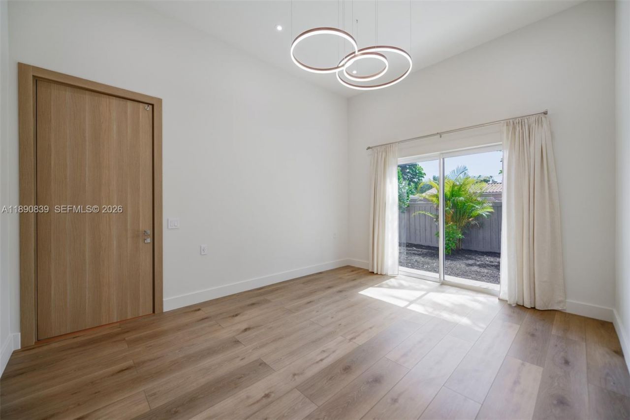 635 SW 9th St, Hallandale Beach, FL 33009 Photo