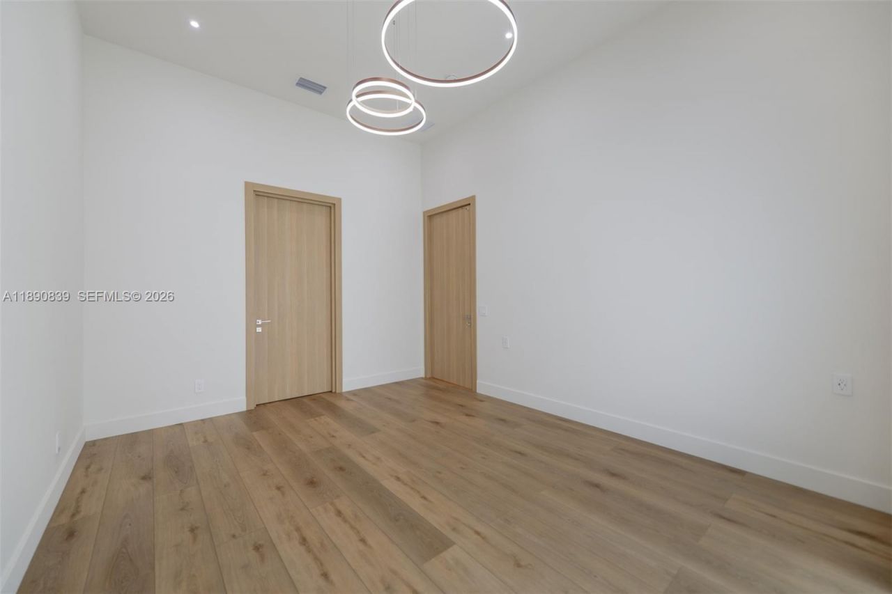 635 SW 9th St, Hallandale Beach, FL 33009 Photo