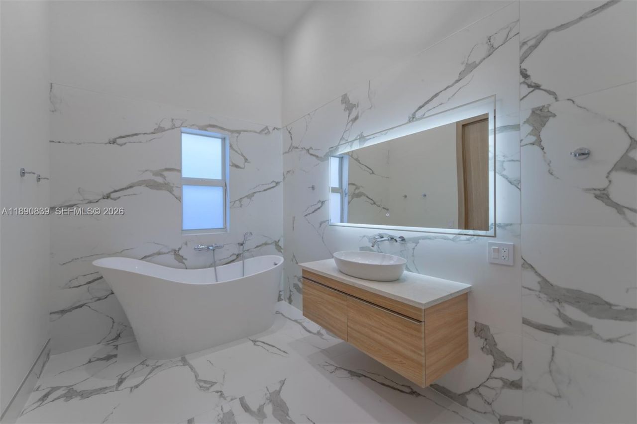 635 SW 9th St, Hallandale Beach, FL 33009 Photo